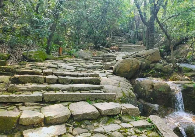 观奇异赏幽深张掖平山湖大峡谷景区春节功夫旅客接踵而来完美体育官网